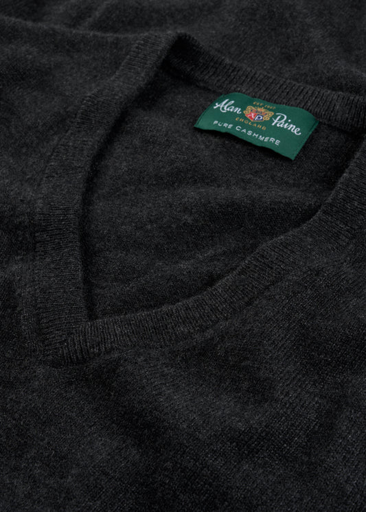 Men's Cashmere Vee Neck Jumper in Charcoal