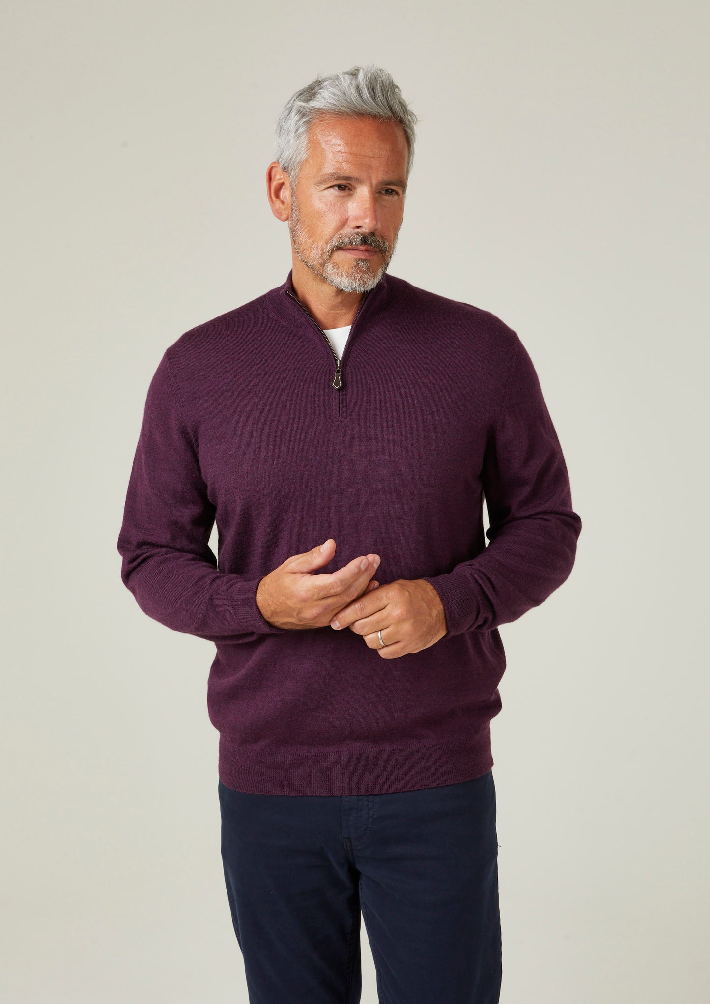 Jersey simulado de lana merino con cremallera de 1/4 en color uva negra de Barton - Corte estándar