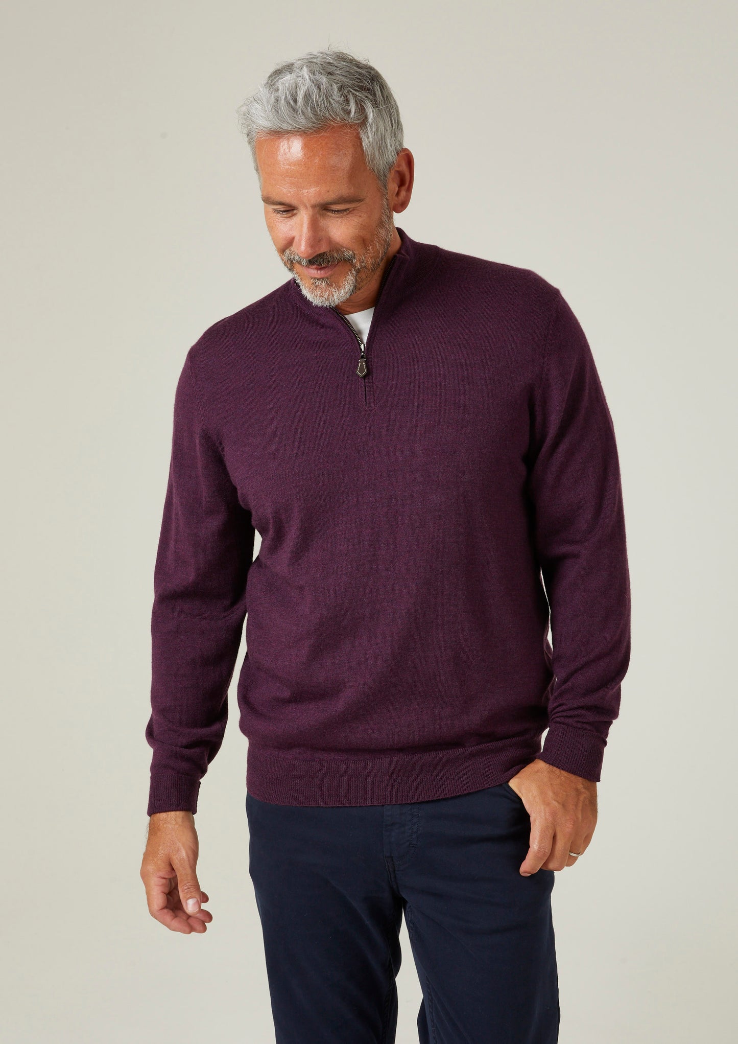 Jersey simulado de lana merino con cremallera de 1/4 en color uva negra de Barton - Corte estándar