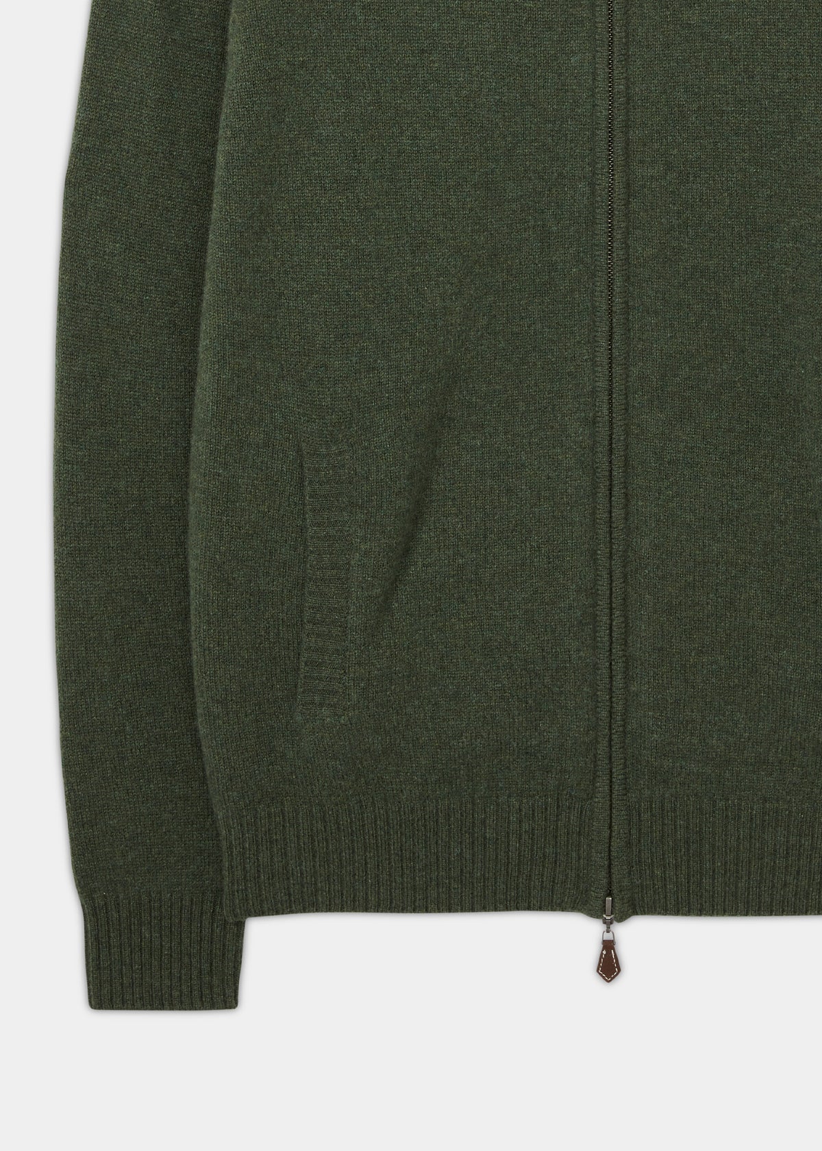 Ballater lambswool zip mock neck jumper in rosemary, ribbed cuffs/hem, visible pocket. Regular fit.