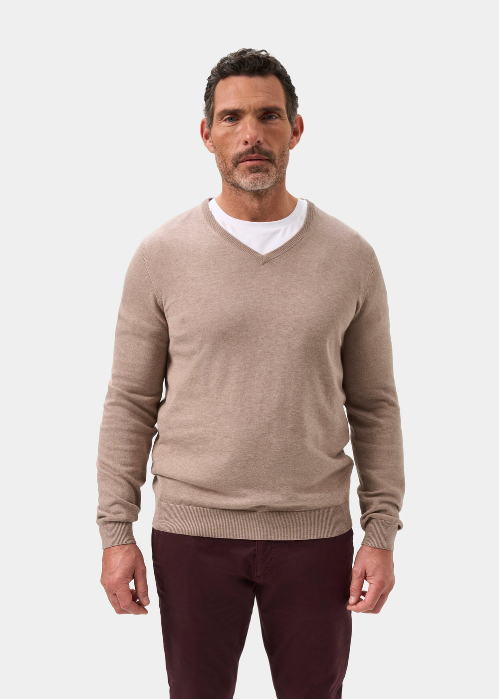 Men's Cotton Cashmere Vee Neck Jumper in Brown