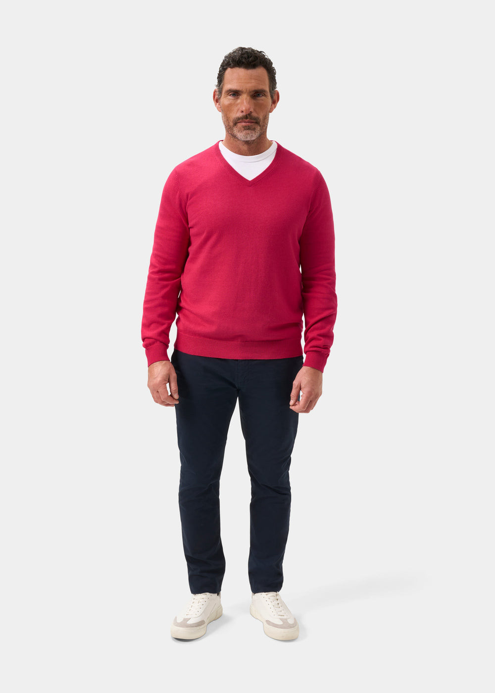 Men's Cotton Cashmere Vee Neck Jumper in Raspberry