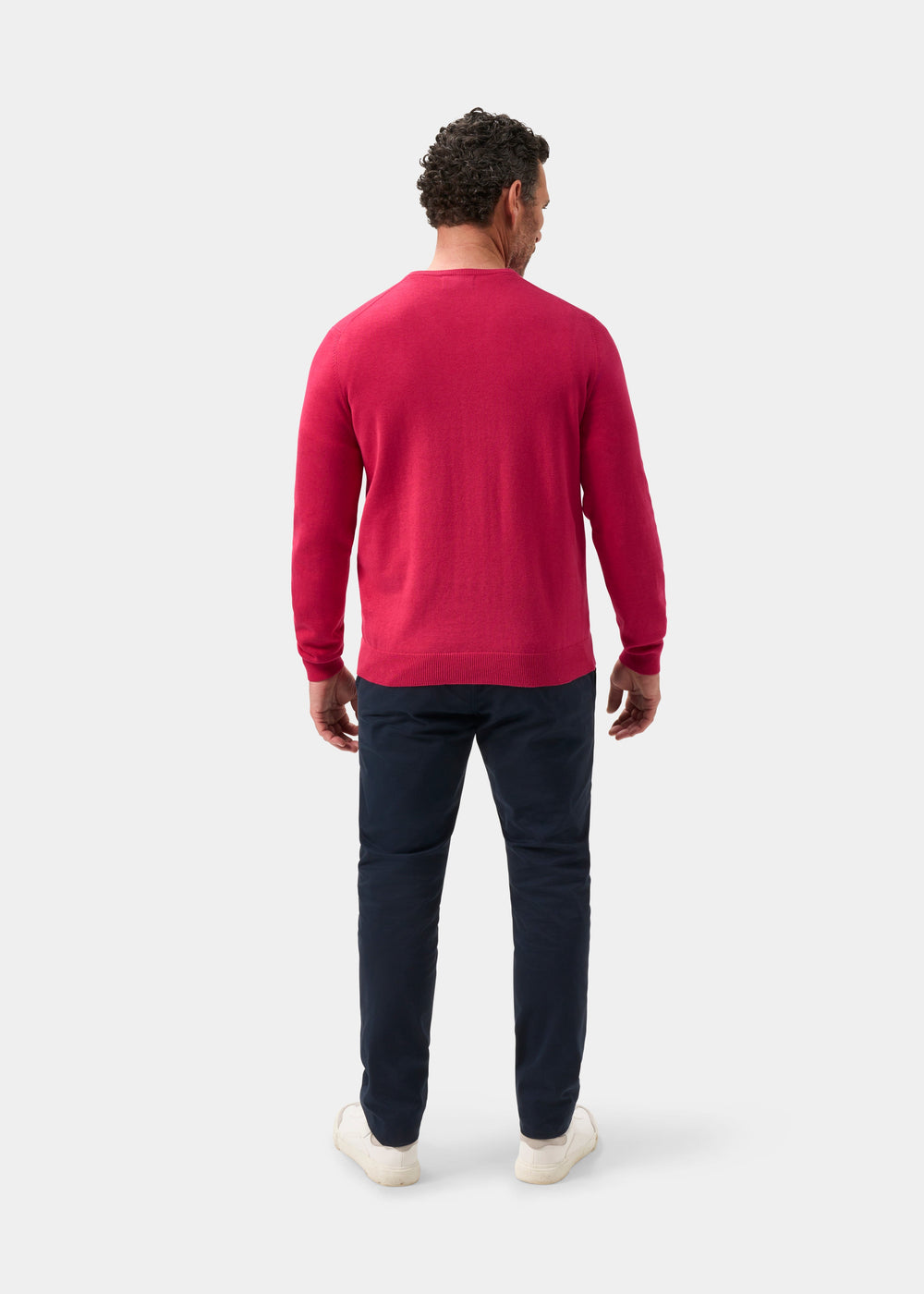 Men's Cotton Cashmere Vee Neck Jumper in Raspberry