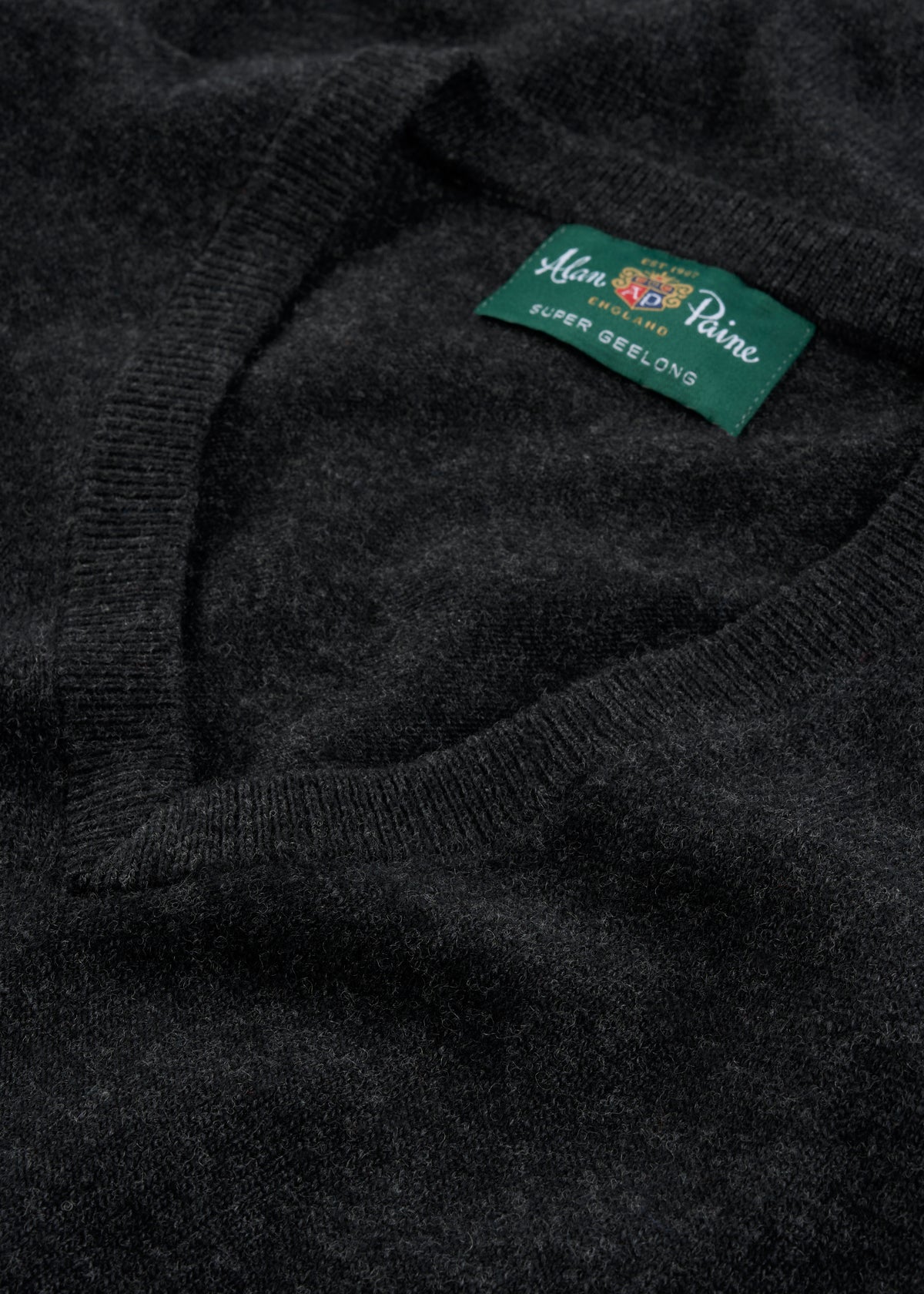 Men's Geelong Wool Vee Neck Jumper in Charcoal