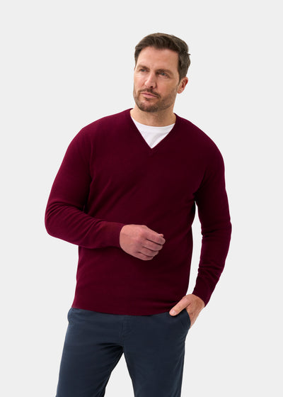 Men's Geelong Wool Vee Neck Jumper in Claret