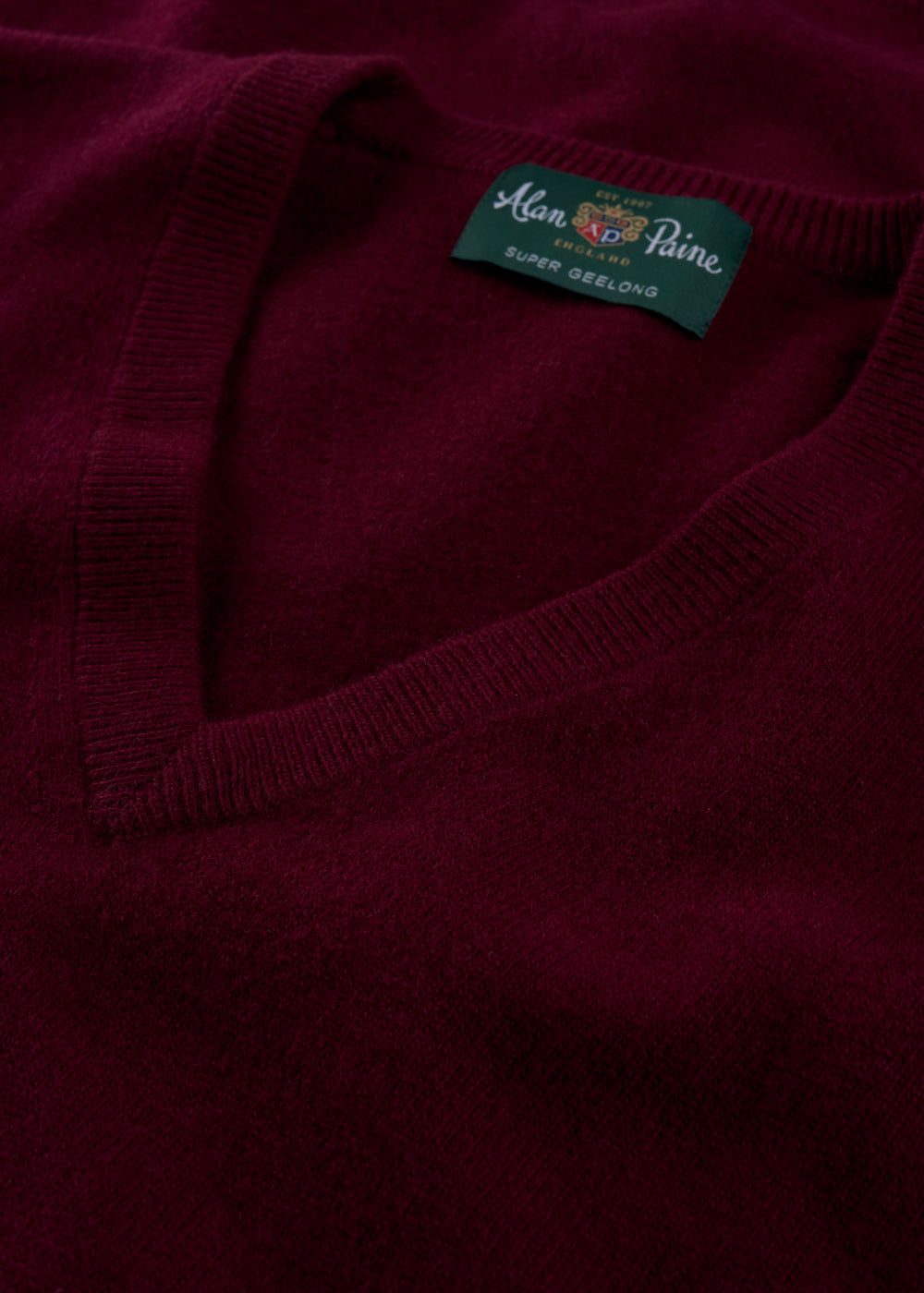 Men's Geelong Wool Vee Neck Jumper in Claret