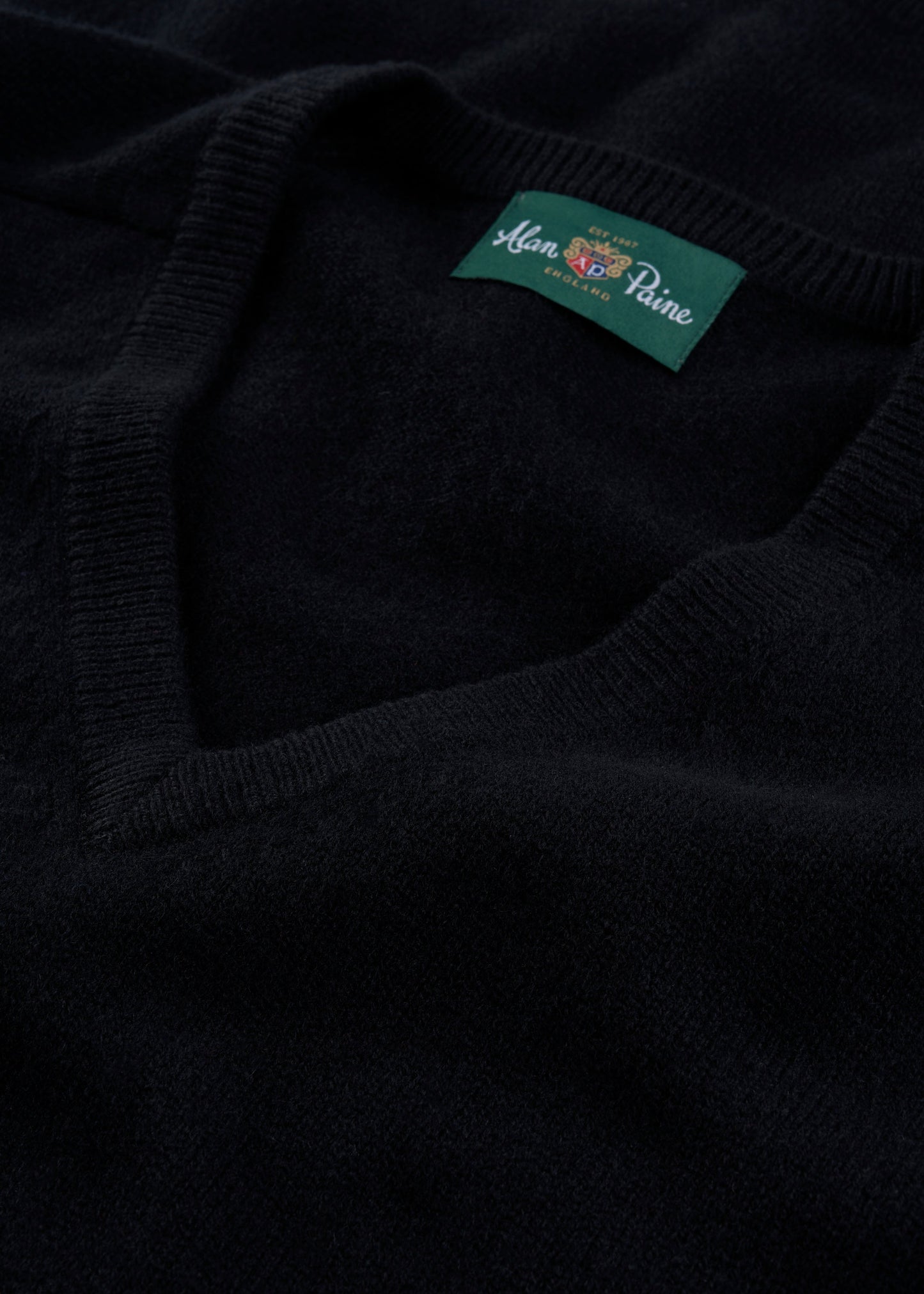 Men's Lambswool Vee Neck Jumper in Black