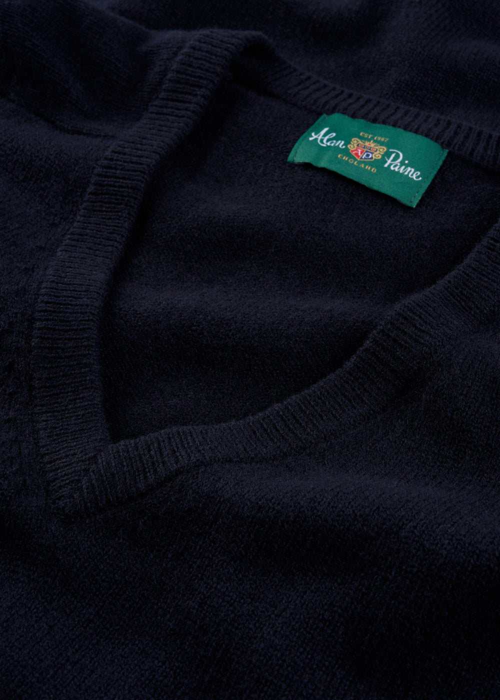 Men's Lambswool Vee Neck Jumper in Navy