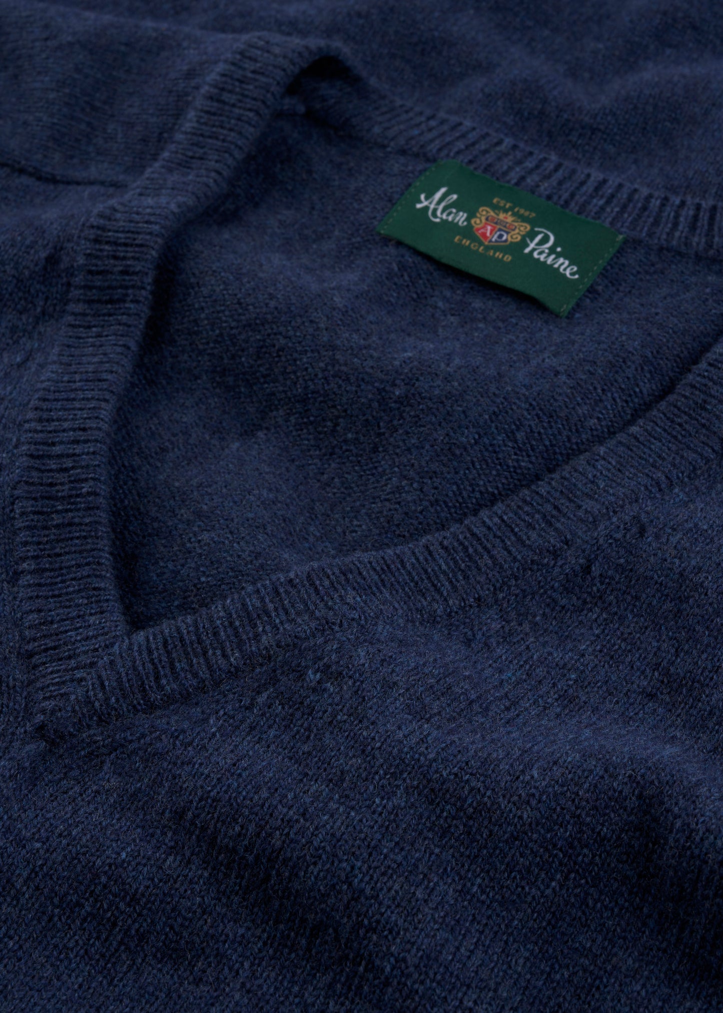 Men's Lambswool Vee Neck Jumper in Rhapsody