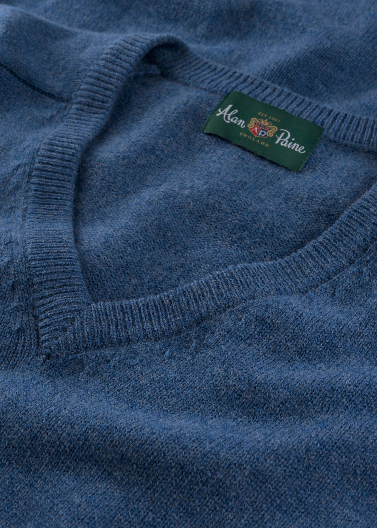 Men's Lambswool Vee Neck Jumper in Rhapsody