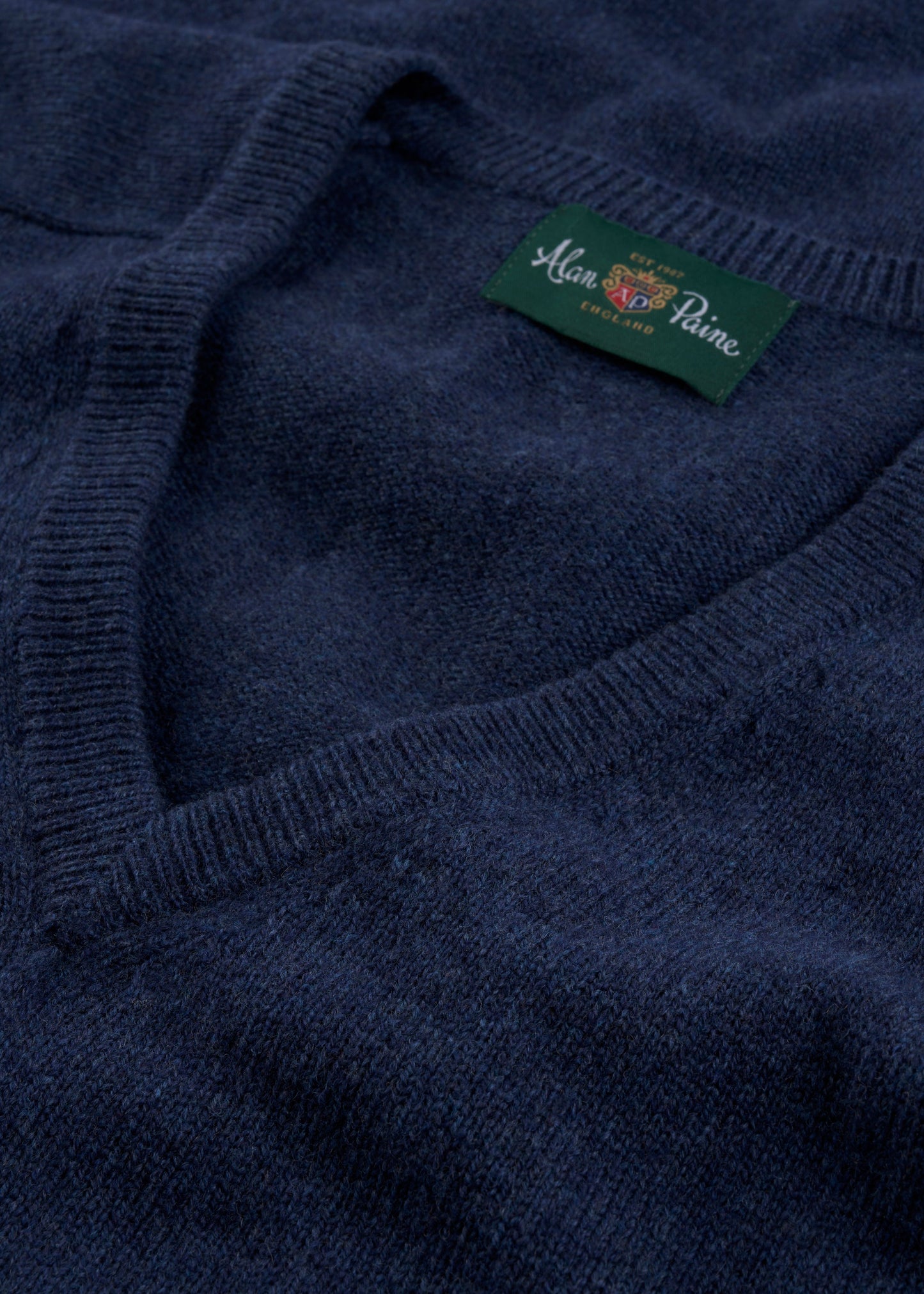 Men's Lambswool Vee Neck Jumper in Rhapsody